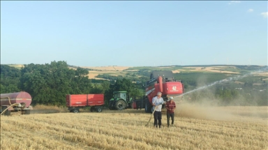 Edirne'de köy muhtarı su tankeriyle "yangın nöbeti" tutuyor