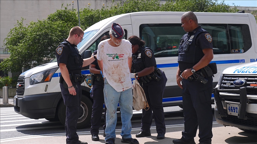Protestues në New York përfundojnë grevën 40 ditore të urisë me  vdekje të simuluar  përpara konsullatës izraelite