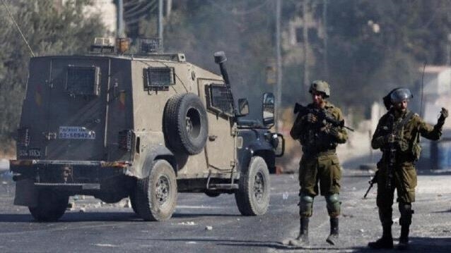 مستوطنون يحرقون موقعا للجيش الإسرائيلي بالضفة الغربية