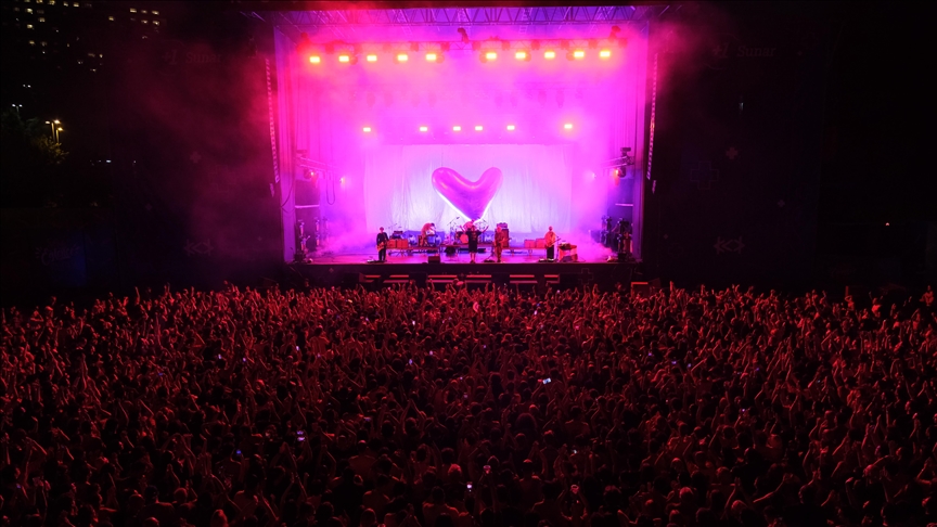 "Fontaines D.C." grubundan İstanbul konserinde Filistin'e destek mesajı
