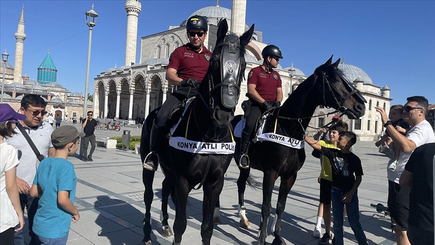 Konya'da atlı polis birliği göreve başladı