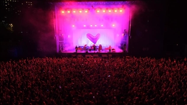 Irish band voices support for Palestine during Istanbul concert