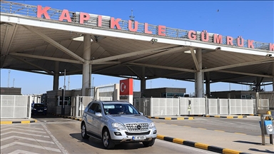 Sıla yolundaki gurbetçiler Türkiye'ye kavuşmanın mutluluğunu yaşıyor