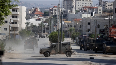 Izraelitët që uzurpojnë tokat palestineze djegin pikën e "sigurisë" izraelite në Bregun Perëndimor