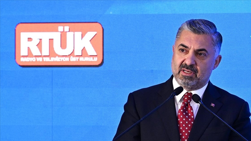 RTÜK Başkanı Şahin'den Hazreti Muhammed'in karikatür çizimini yayımlayan dergiye tepki