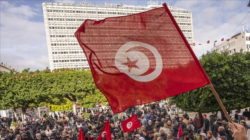 تونس.. 7 آلاف طبيب يضربون عن العمل لتحسين أوضاعهم المادية
