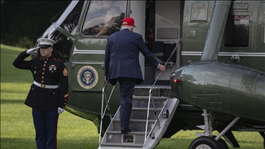 Trump visits migrant detention center in Florida 