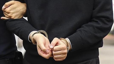 إيران.. اعتقال ثلاثة أشخاص في سيارتين بحوزتهم 22 ألف رصاصة