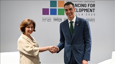 Siljanovska-Davkova takohet me kryeministrin spanjoll Sanchez, në fokus integrimi evropian dhe bashkëpunimi ekonomik