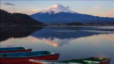 Mijëra njerëz mbushin malin Fuji të Japonisë ndërsa fillon sezoni i ngjitjes