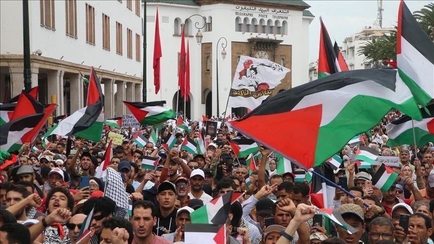 "أوقفوا الإبادة والتجويع".. مظاهرة مغربية تدعو لإنهاء حصار غزة