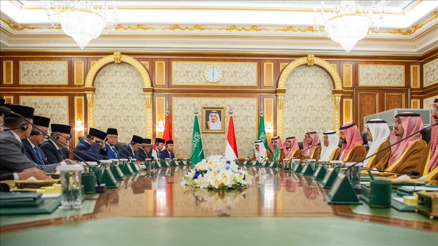 ولي العهد السعودي يستقبل الرئيس الإندونيسي في قصر السلام بجدة