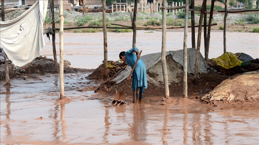Death toll climbs to 73 as heavy rains batter Pakistan, India