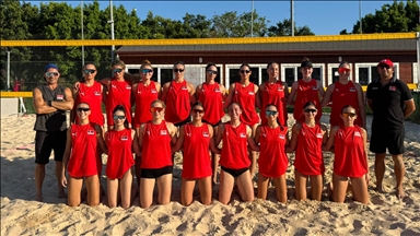 Plaj voleybolu hazırlık ve genel yetenek seçme kampı Antalya'da başladı