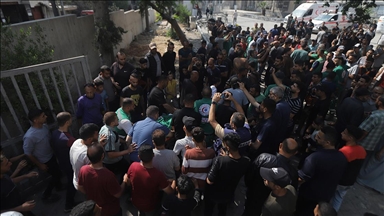 تشييع مدير المشفى الإندونيسي وعائلته بغزة بمشهد مهيب وحزن عميق