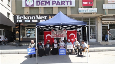 Muş'ta aileler DEM Parti önündeki eylemlerini sürdürdü