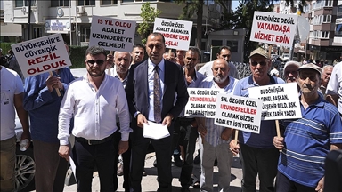 İzmir'de 2011'den bu yana konut bekleyen kentsel dönüşüm mağdurlarından açıklama