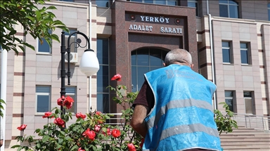 Hüküm giydikleri adliye sarayının tadilat ve bakım işlerini yapıyorlar