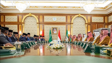 ولي العهد السعودي يستقبل الرئيس الإندونيسي في قصر السلام بجدة