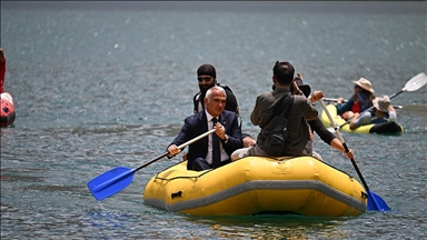 Kültür ve Turizm Bakanı Ersoy, Hakkari'de Sat Buzul Gölleri'nde botla gezinti yaptı