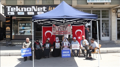 Li Mûşê dayikan çalakiya xwe ya li ber DEM Partiyê domand