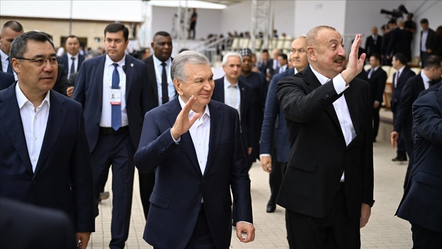 Президент Узбекистана принял участие в культурных мероприятиях саммита ОЭС в Агдаме