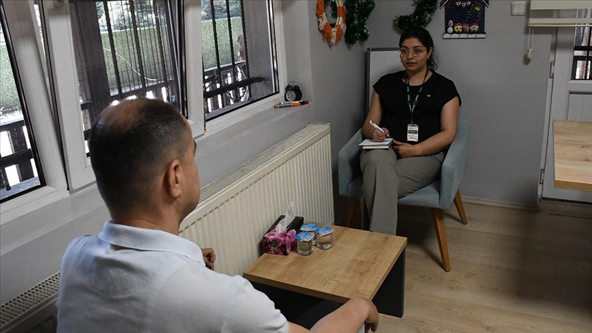 YEDAM'da ailelerle yapılan "kişi dışı görüşmeler" bağımlı bireyleri tedaviye ikna ediyor