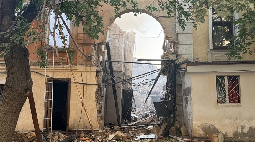 Sulmi rus me dron dëmton një ndërtesë banimi në Odesa të Ukrainës, 5 të plagosur