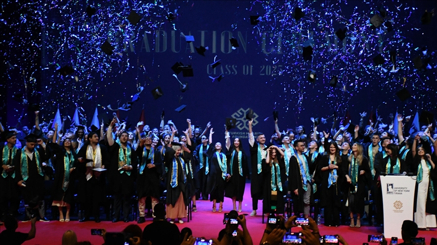 universiteti-i-new-yorkut-ne-tirane-mban-ceremonine-e-diplomimit