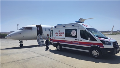 Batman'da ambulans uçak 33 günlük bebek için havalandı