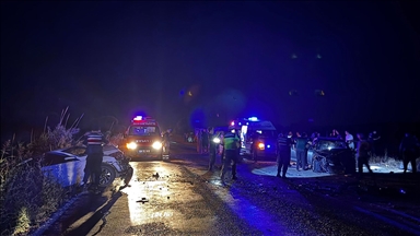 Balıkesir'de zincirleme trafik kazasında 3 kişi hayatını kaybetti, 6 kişi yaralandı 