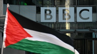 Hundreds of media figures urge BBC to remove board member over Gaza 'censorship' 