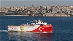 Somali'deki görevini tamamlayan Oruç Reis Sismik Araştırma Gemisi, İstanbul Boğazı'ndan geçiyor