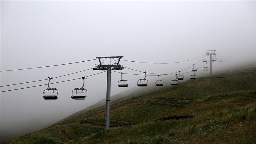 Erzurum, Kars ve Ardahan'da yaz ortasında etkili olan soğuk hava kışı aratmadı
