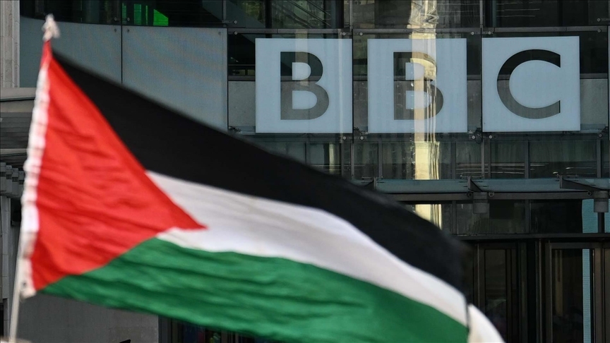 Eski futbolcu Lineker, Gazze belgeselinin yayını iptal eden BBC'nin utanması gerektiğini söyledi