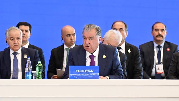 Главы Таджикистана и Азербайджана обсудили пути расширения двустороннего сотрудничества на полях саммита ОЭС в Ханкенди