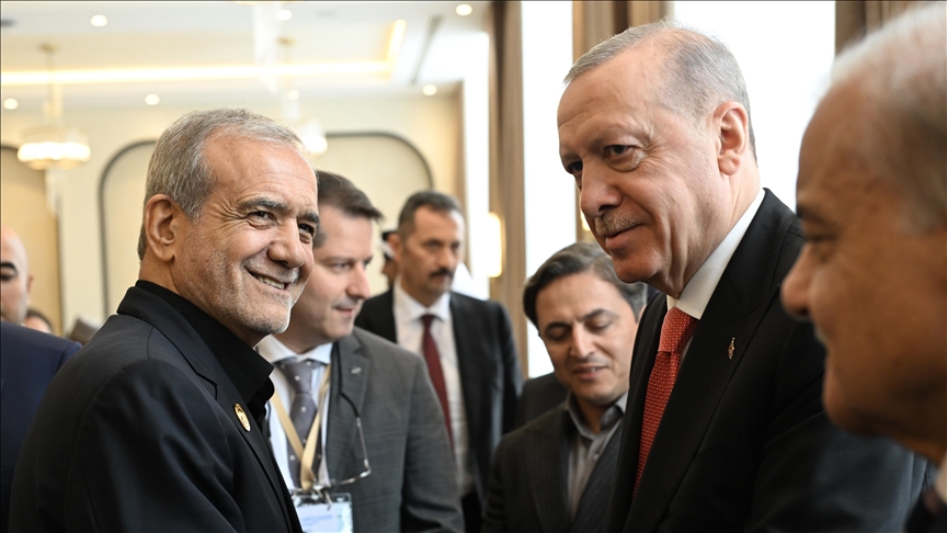 Erdogan s'entretient avec Pazeshkian et plusieurs chefs d'État à Khankendi