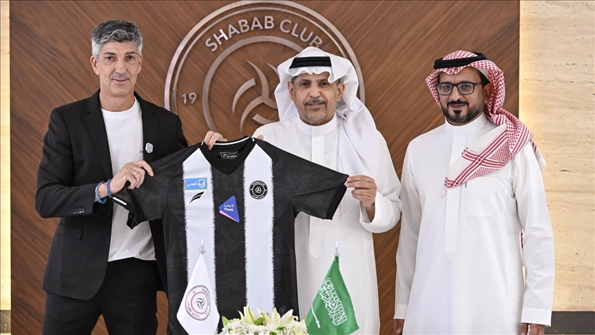 قدم.. الشباب السعودي يعين الإسباني إيمانويل ألغواسيل مدربا جديدا