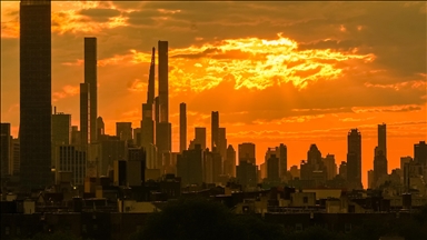Horizonti i New Yorkut ngjyroset me "ngjyrë ari" pas një stuhie