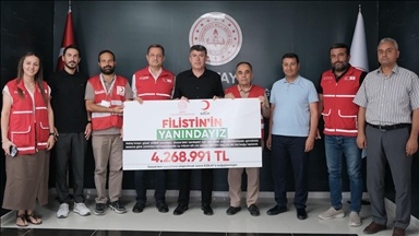 Hatay'da öğrenciler harçlıkları ile sattıkları oyuncakların parasını Filistinli çocuklara bağışladı