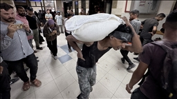 Palestinezët në Gaza rrezikojnë jetën për të arritur ndihmën e paktë humanitare mes sulmeve izraelite