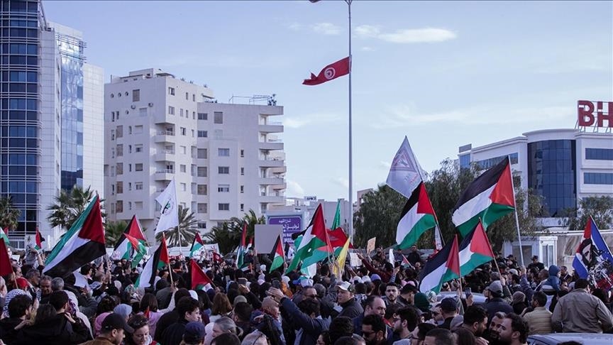تونس.. وقفة تندد بـ"الصمت العالمي" إزاء الإبادة في غزة