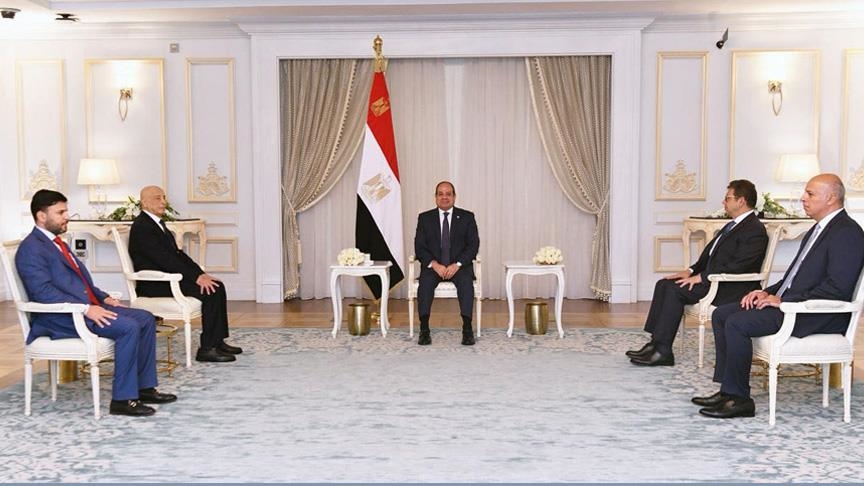 السيسي يلتقي عقيلة صالح ويؤكد ضرورة التوصل لتسوية سياسية ليبية