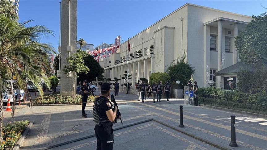Adana Büyükşehir Belediye Başkanı Karalar ve Adıyaman Belediye Başkanı Tutdere gözaltına alındı