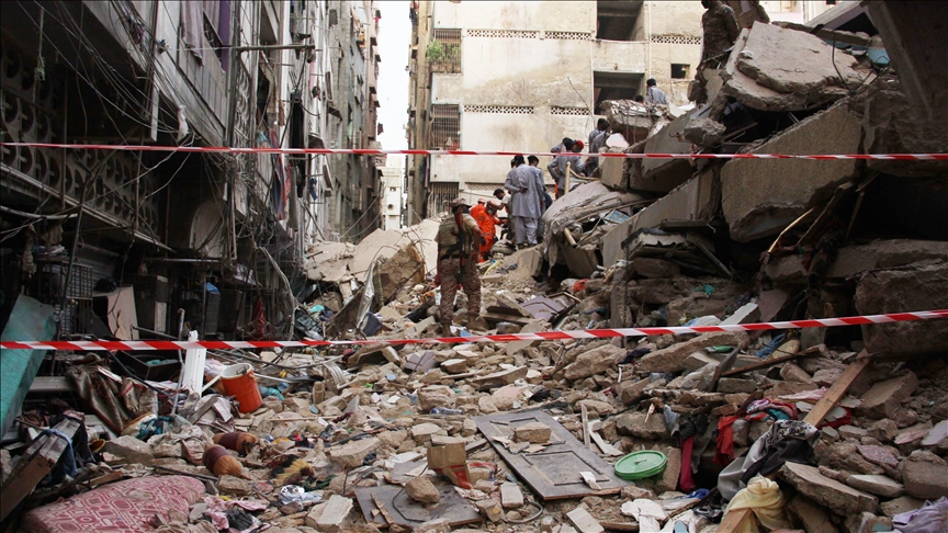 L'effondrement d'un immeuble au Pakistan fait 15 morts 
