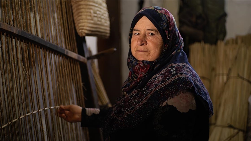 Kispetin yareni zembili 62 yıldır pehlivanlar için dokuyor