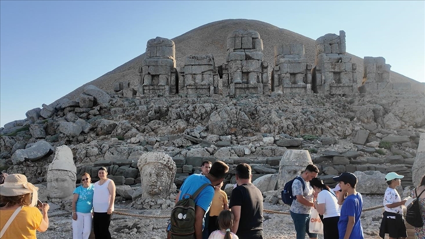 mali-nemrut-atraksion-terheqes-per-turistet-nderkombetare