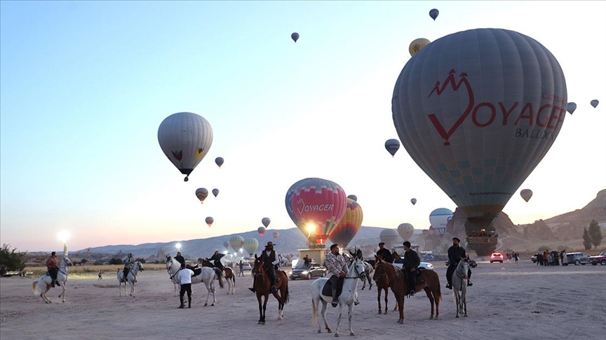 "Kapadokya At ve Atçılık Kültürü Festivali"nde karayı atlar havayı balonlar süsledi