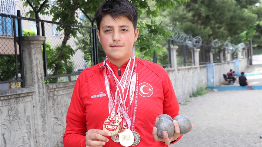 Öğretmeninin yönlendirmesiyle başladığı boccede 3 yılda 8 madalya kazandı