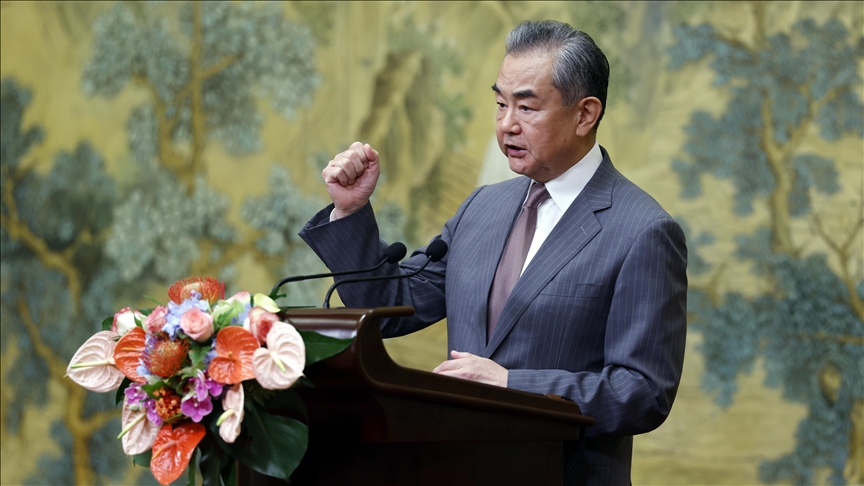 Çin Dışişleri Bakanı Vang: Bazı büyük ülkeler gümrük vergilerini silah olarak kullanıyor